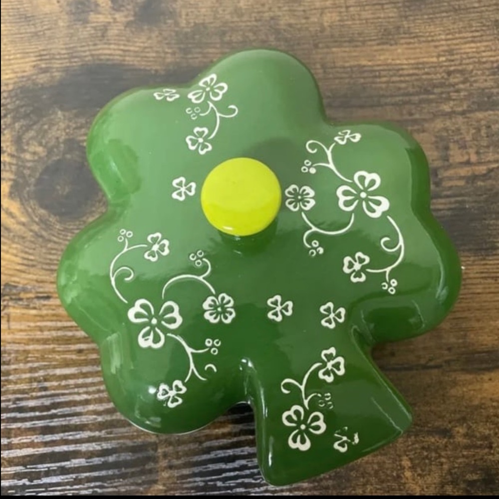 Shamrock Ramekin with Lid - Picture 2 of 7